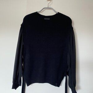 Chandail noir avec manches longues en tulle